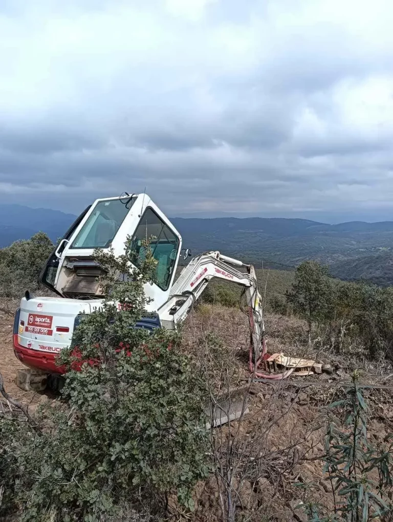 miniexcavadora-alquiler-maquinaria-obra-montana.webp
