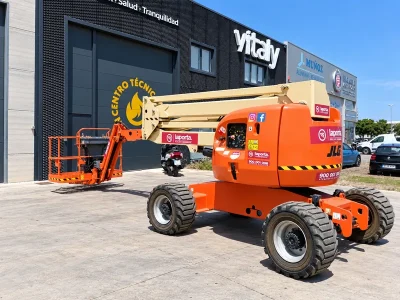 Plataforma elevadora articulada eléctrica en alquiler - Laporta