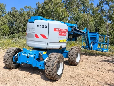 Plataforma elevadora articulada eléctrica en alquiler - Laporta
