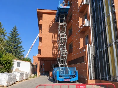 Plataforma elevadora de tijera eléctrica en alquiler - Laporta